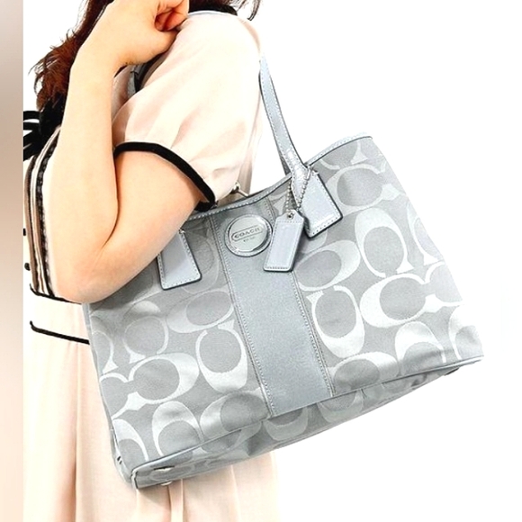 ~Like New~ Stunning COACH Signature Stripe XL Ice Blue Framed Kisslock Satchel~ - Picture 9 of 16